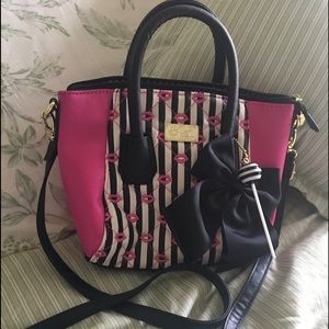 Gorgeous Betsey Johnson handbag 💗💗💗